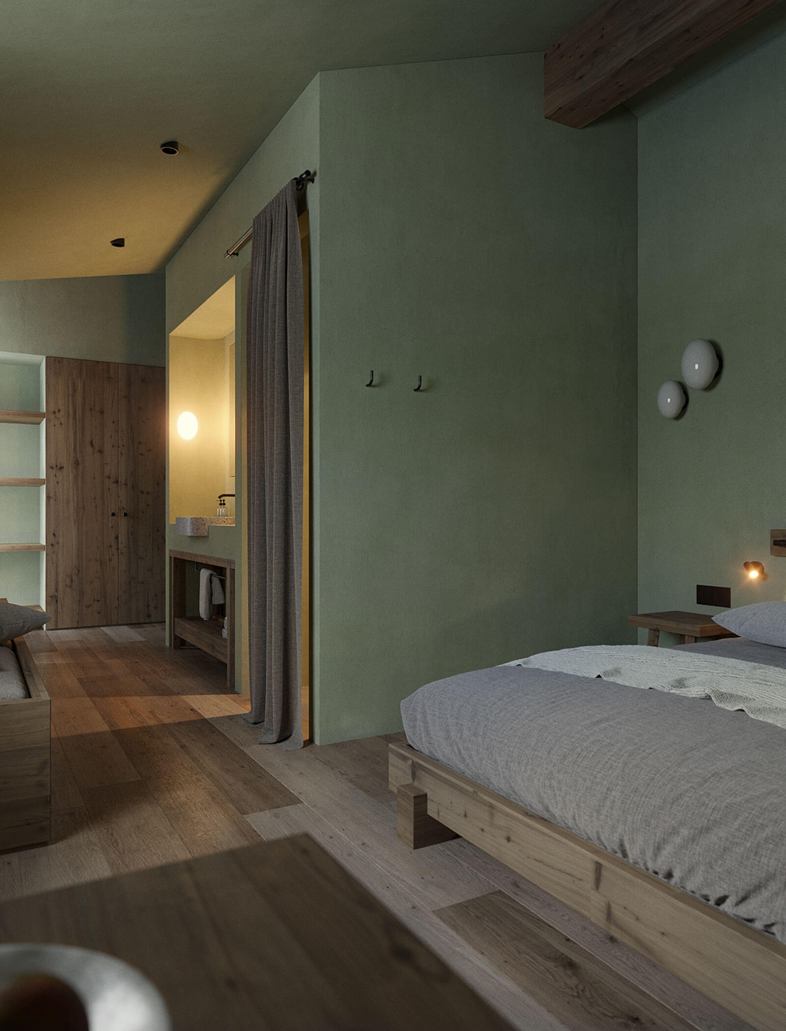 Minimalistisches Schlafzimmer mit grünen Wänden, Holzboden, niedrigem Bett und einer Nische mit Vorhängen, in der eine runde Wandlampe leuchtet. - Ansitz Toldt Dolomites Village